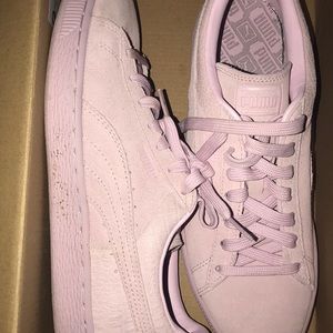 women’s classic suede emboss Wn’s